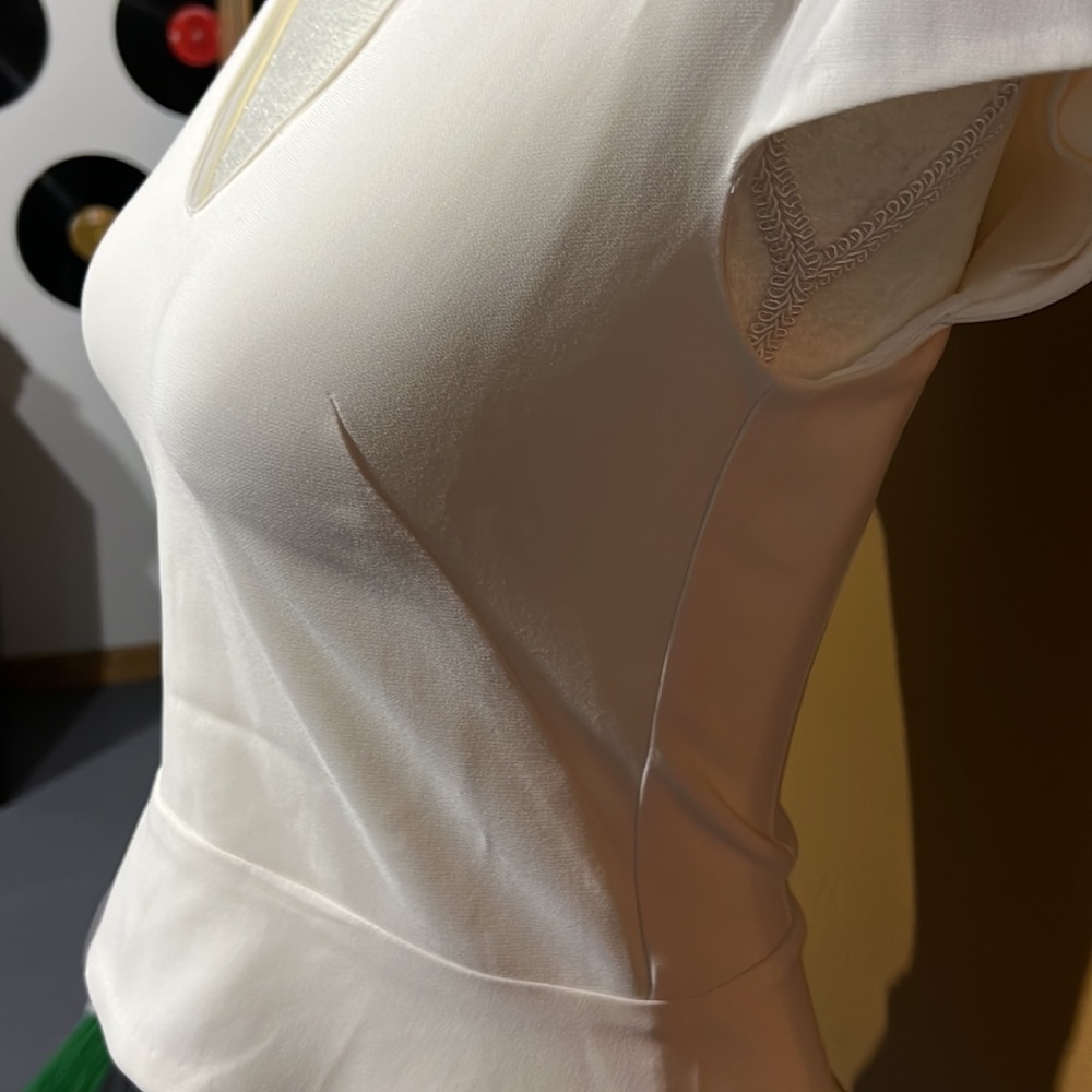 Beautiful top - Picture 2 of 6